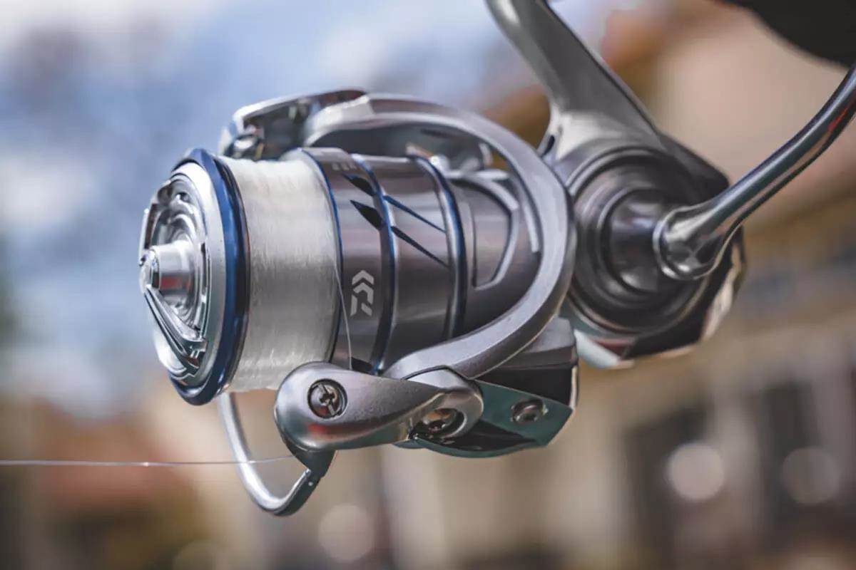 Carrete de pesca Daiwa para shore jigging y spinning